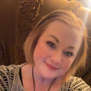 Meet your Posher, Hollee